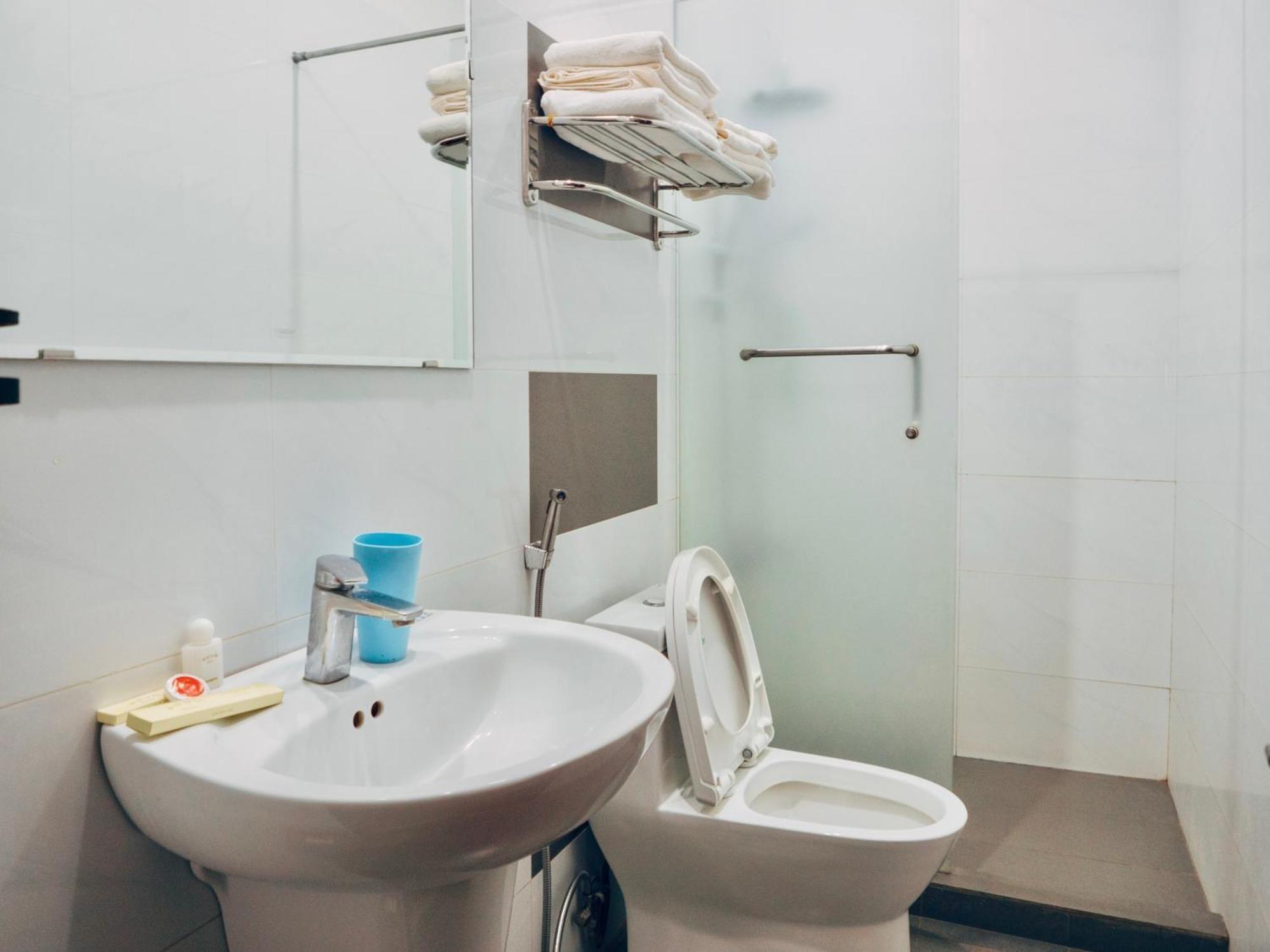 Huynh Gia Bao Hotel Бао Лок Екстериор снимка